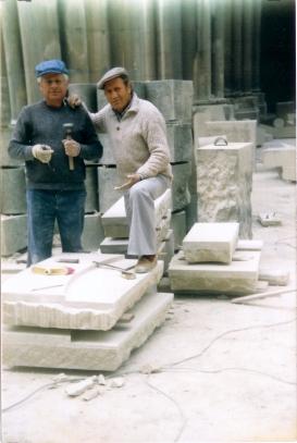  Emilio y Gonzalo trabajando en la nave central 