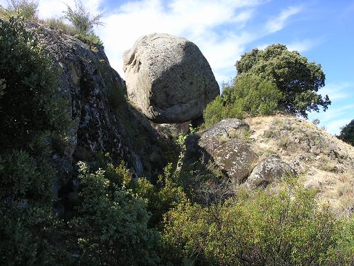 roca sobre las paredes