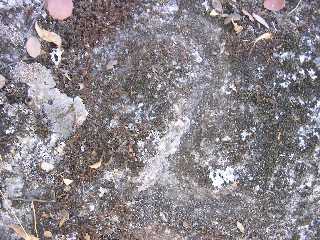 otra marca en la misma roca