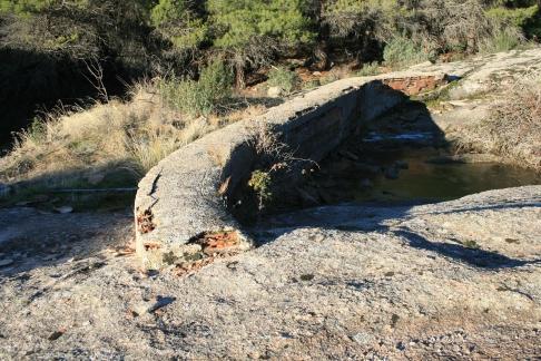 muro y tubos de salida