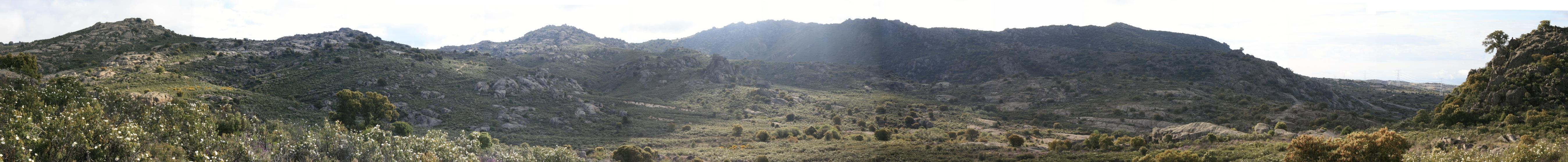  hermosa vista donde se ve Peña Herrera, Silla del Diablo, Loma del Cuchillar y Covacho 