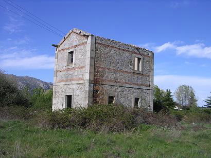 edificio de la estacin del Berrocal