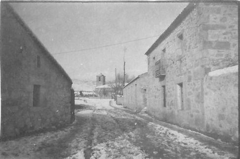  la Fonda a la derecha de la calle 