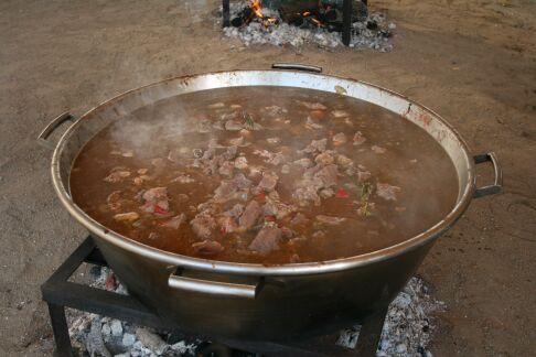 caldera con el guiso