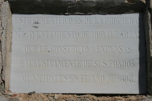 placa del cementerio