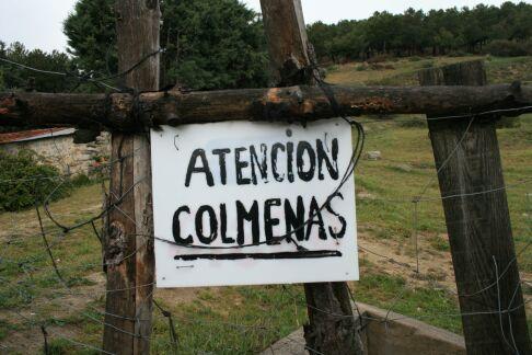 cartel anunciando colmenas