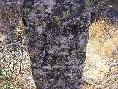 mojón junto a la Universidad Antonio Nebrija