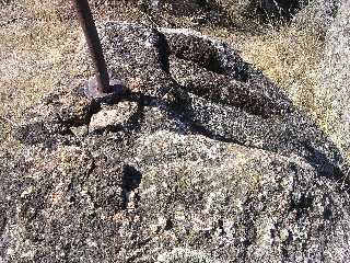 M en roca al lado de la Universidad Antonio Nebrija